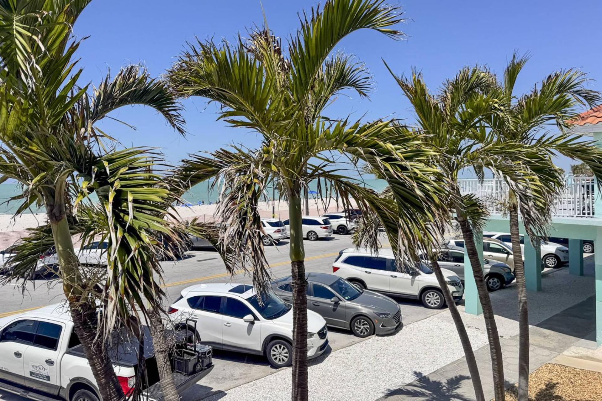 1 - Beach Club At Pass-A-Grille St. Pete Beach Exterior photo